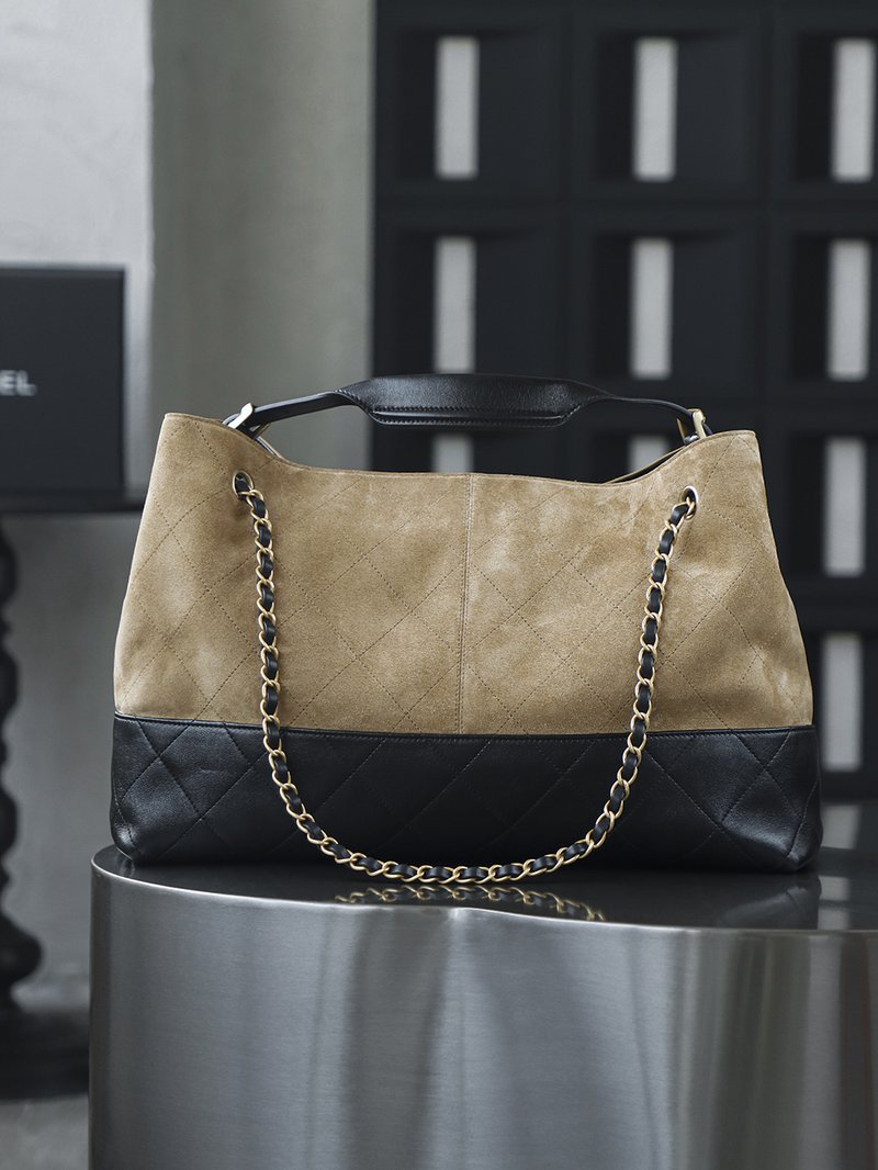 Chanel 25A 麂皮 Hobo 正面 全貌