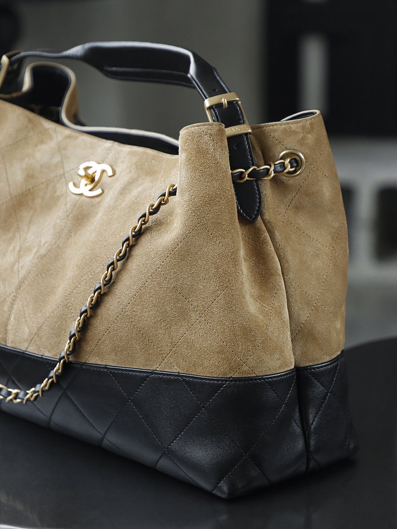 Chanel 25A 麂皮 Hobo 雙 C 標與鏈條