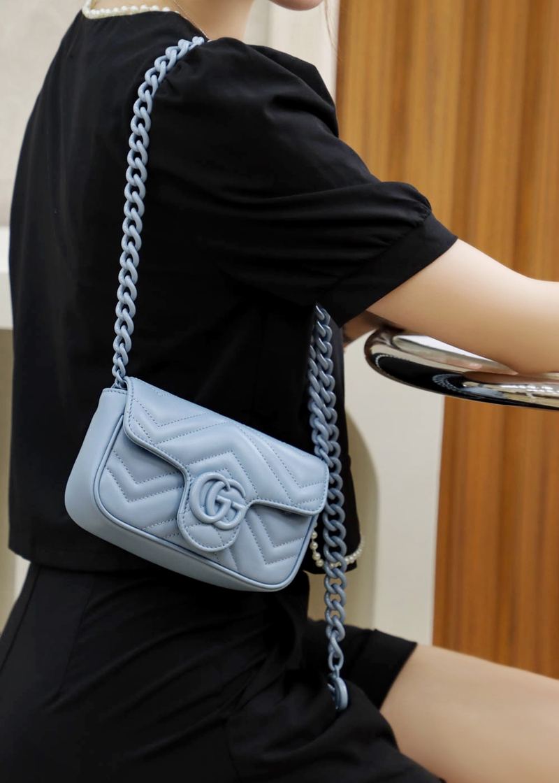 Gucci GG Marmont 肩背包 淺藍 上身 實拍 3