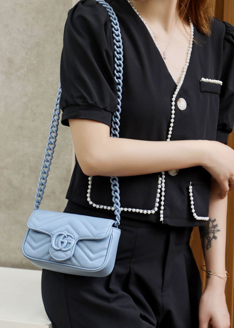 Gucci GG Marmont 肩背包 淺藍 上身 實拍 6