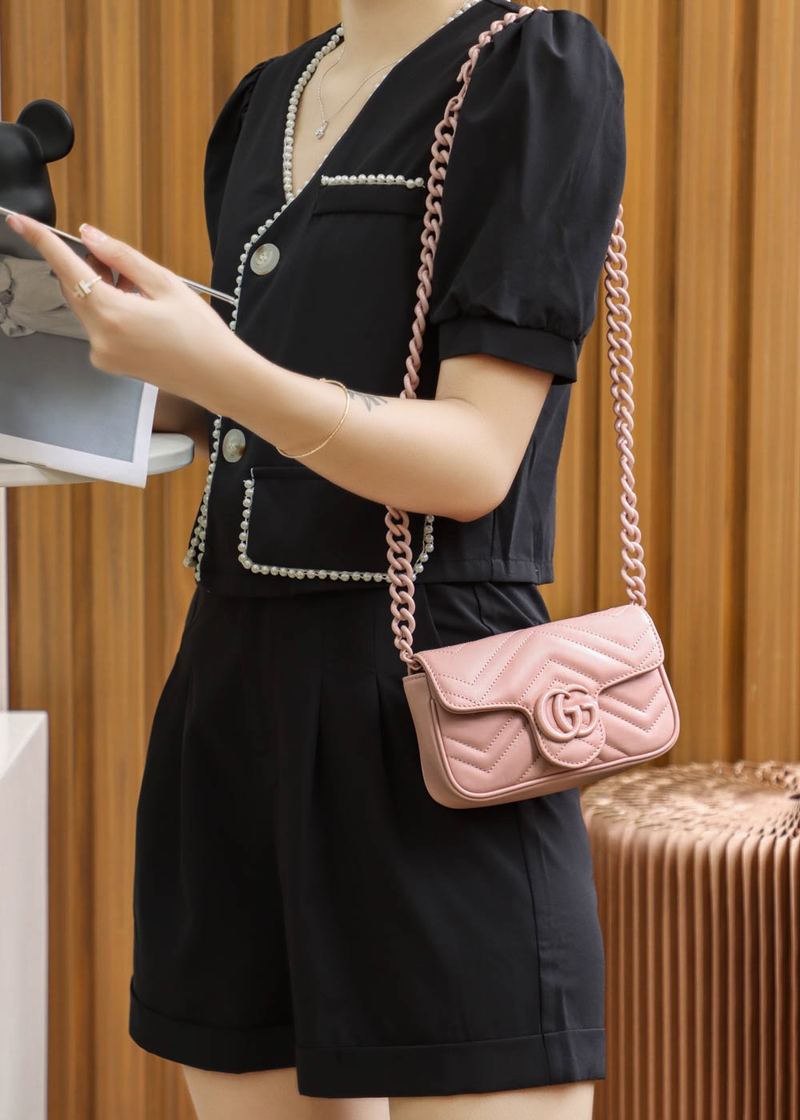 Gucci GG Marmont 肩背包 粉色 上身 實拍 1