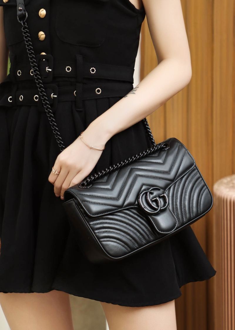 Gucci GG Marmont 黑色 肩背包 小號 上身 實拍 6