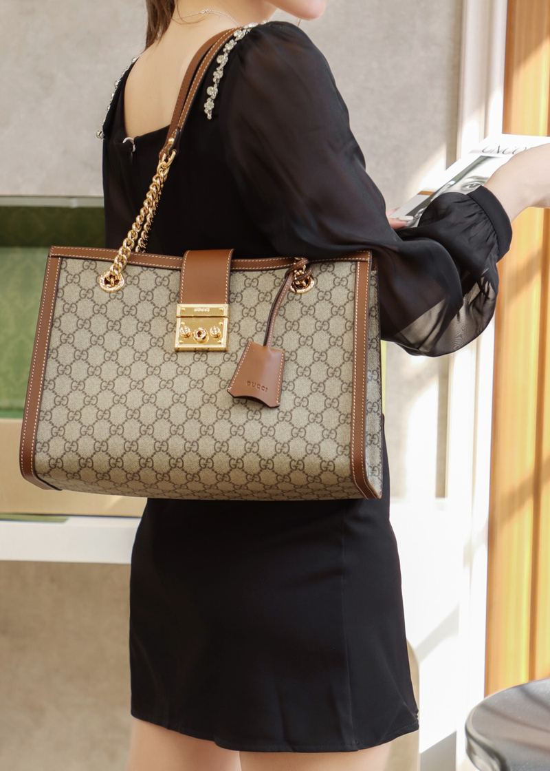 Gucci Padlock GG Supreme 中號手袋 上身 1 實拍 2