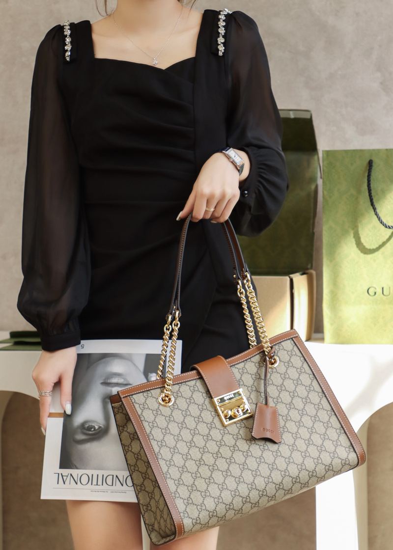 Gucci Padlock GG Supreme 中號手袋 上身 1 實拍 3