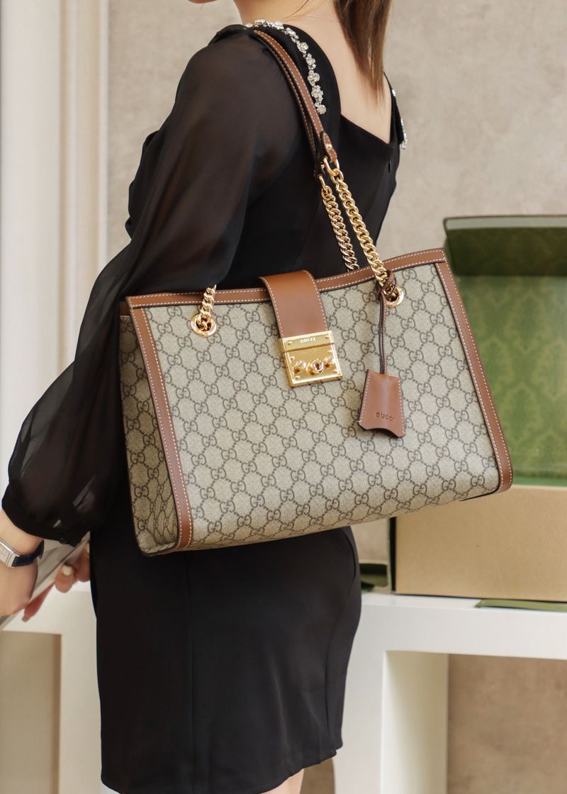 Gucci Padlock GG Supreme 中號手袋 上身 1 實拍 4