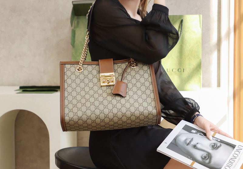 Gucci Padlock GG Supreme 中號手袋 上身 1 實拍 6