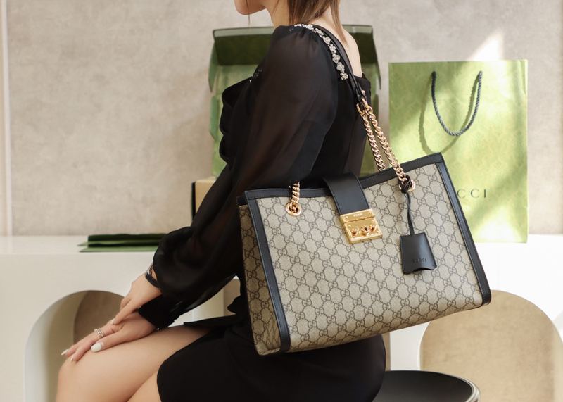 Gucci Padlock GG Supreme 中號手袋 上身 3 實拍 5