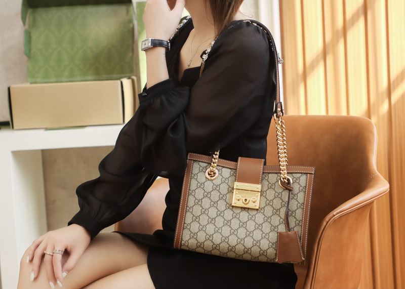 Gucci Padlock GG Supreme 小號手袋 上身 1 實拍 6