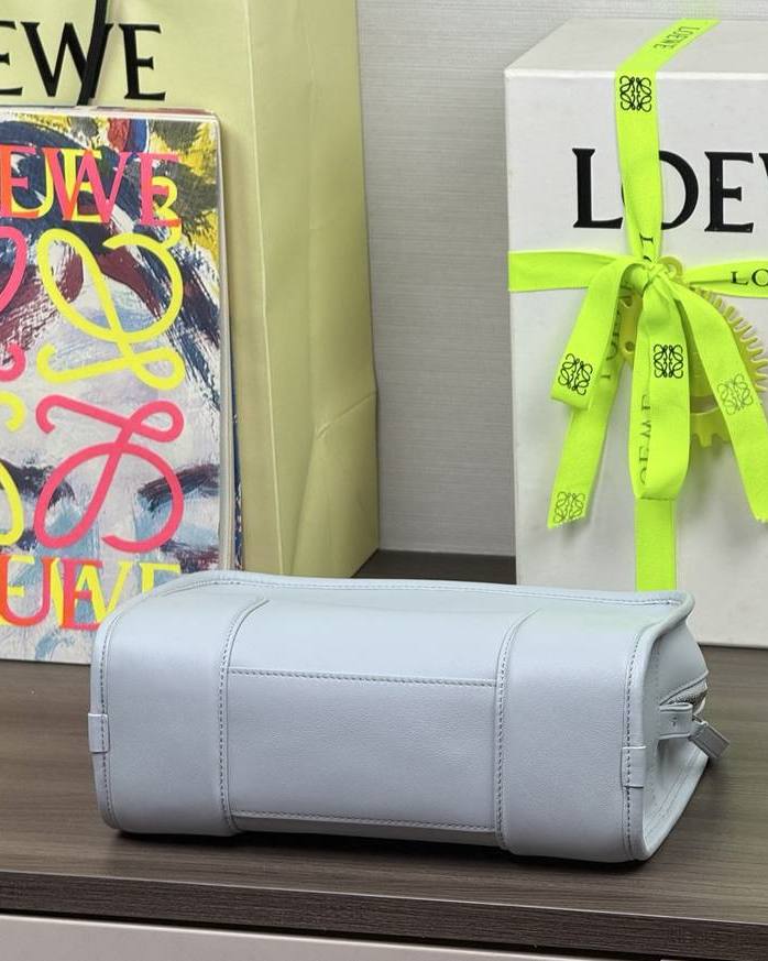Loewe Amazona 180 小號 霧霾藍 / Mist Blue 實拍 6
