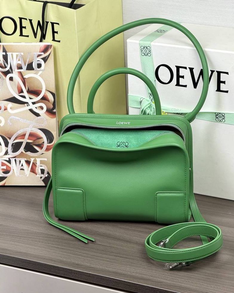 Loewe Amazona 180 小號 四葉草綠 / Clover Green 實拍 2