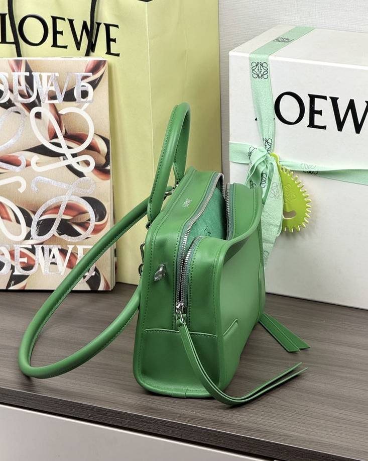 Loewe Amazona 180 小號 四葉草綠 / Clover Green 實拍 3