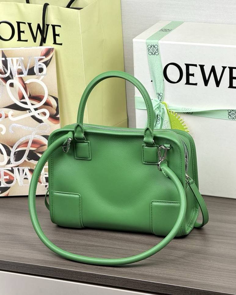 Loewe Amazona 180 小號 四葉草綠 / Clover Green 實拍 4