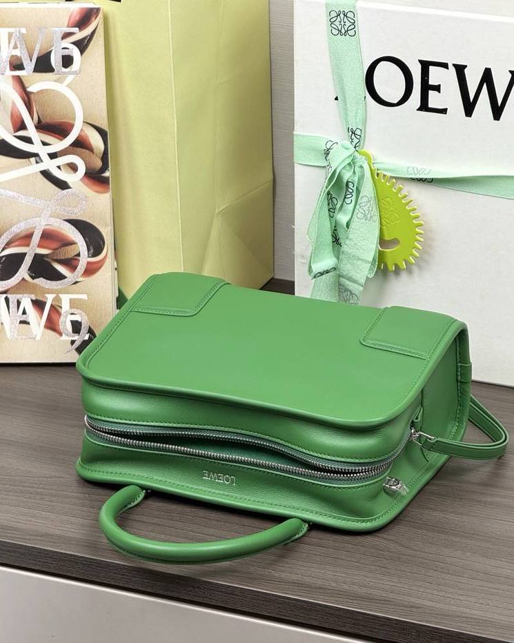 Loewe Amazona 180 小號 四葉草綠 / Clover Green 實拍 6