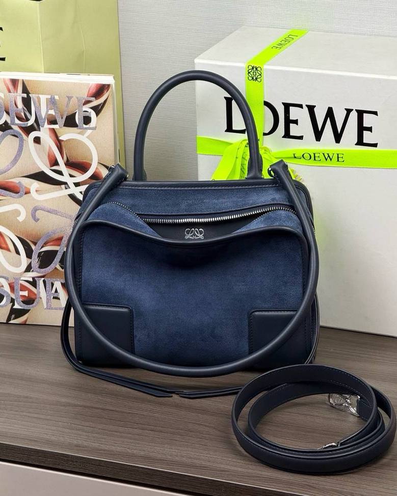 Loewe Amazona 180 小號 深海軍藍 / Navy（絨面） 實拍 4