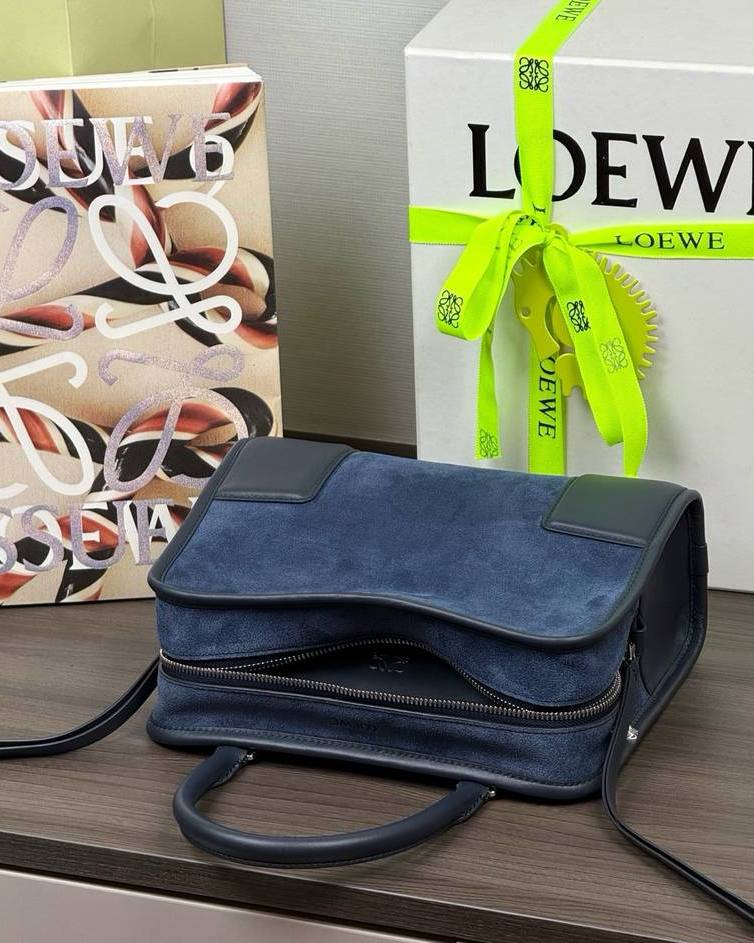 Loewe Amazona 180 小號 深海軍藍 / Navy（絨面） 實拍 6
