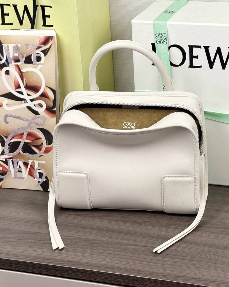 Loewe Amazona 180 小號 白色 / White 實拍 1