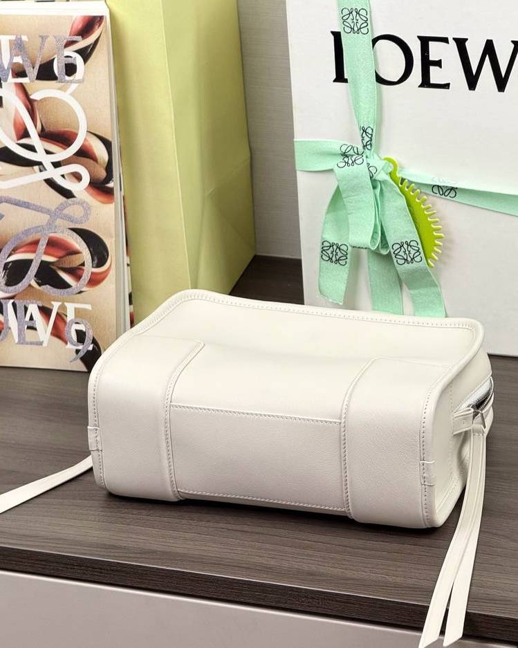 Loewe Amazona 180 小號 白色 / White 實拍 7