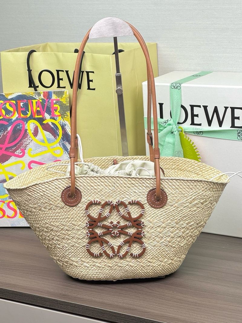 Loewe Anagram Basket 菜籃子手袋 小號 實拍 1
