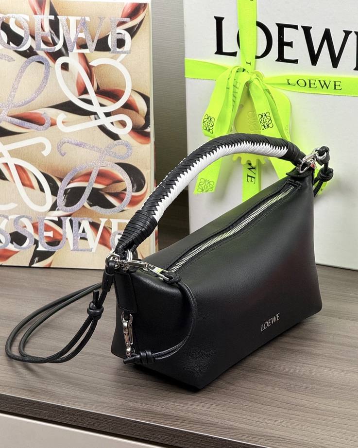 Loewe Cala 迷你手袋 黑色 / Black 實拍 3