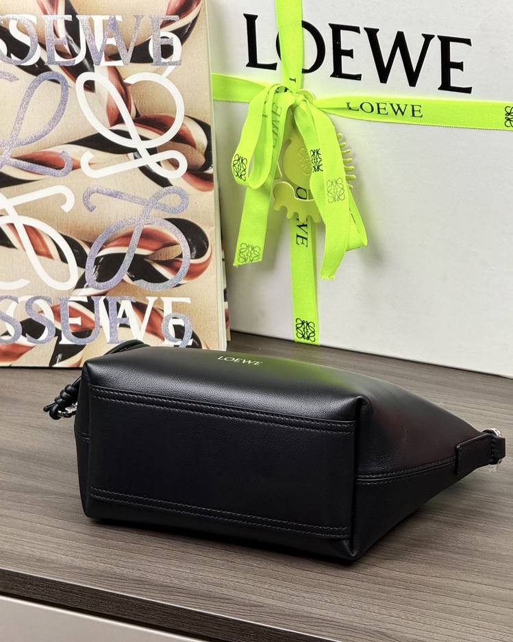Loewe Cala 迷你手袋 黑色 / Black 實拍 5