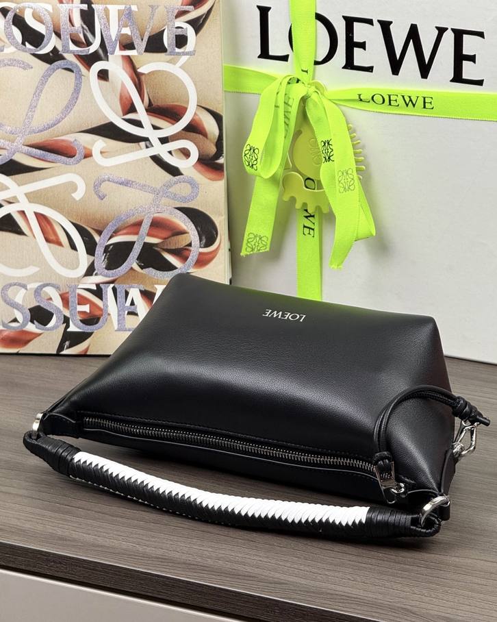 Loewe Cala 迷你手袋 黑色 / Black 實拍 6