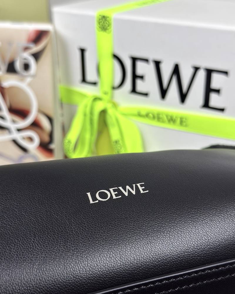Loewe Cala 迷你手袋 黑色 / Black 實拍 9
