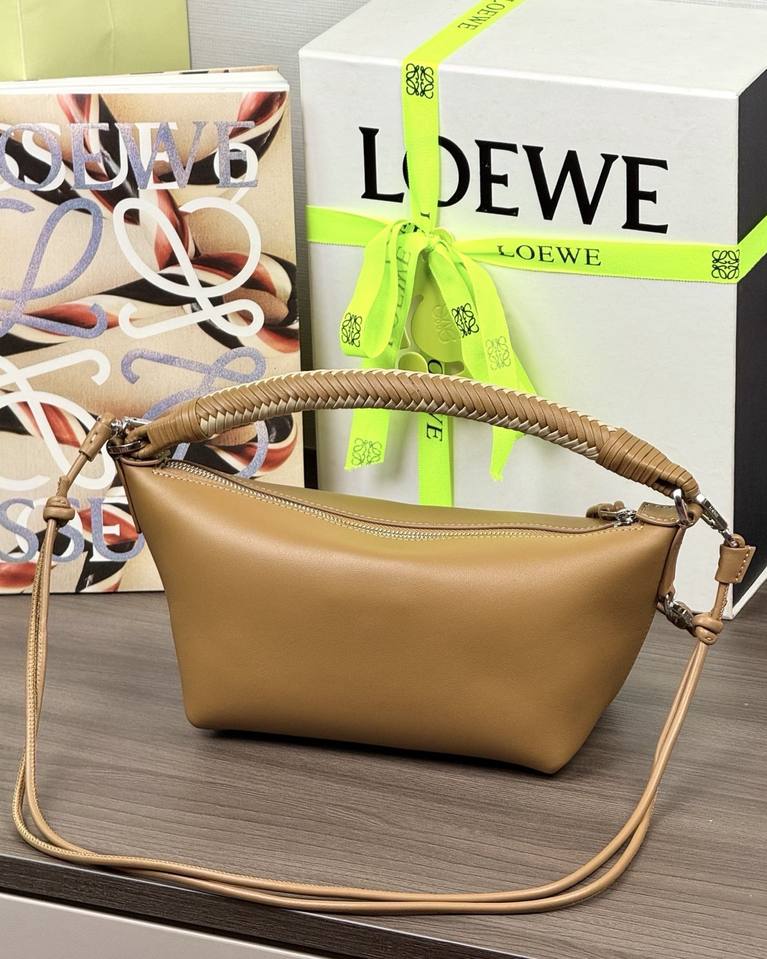 Loewe Cala 迷你手袋 摩卡 / Mocha 實拍 3
