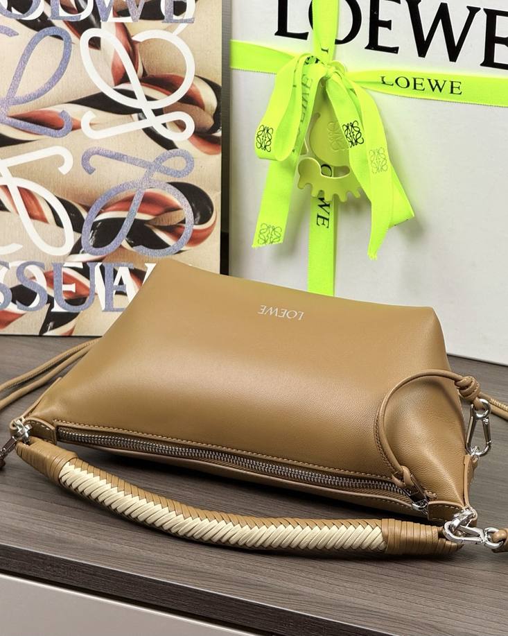 Loewe Cala 迷你手袋 摩卡 / Mocha 實拍 5