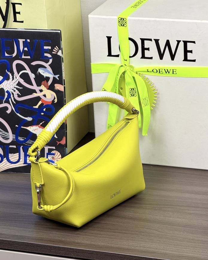 Loewe Cala 迷你手袋 檸檬黃 / Lemon 實拍 2
