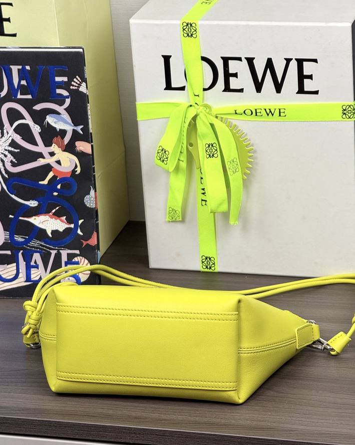 Loewe Cala 迷你手袋 檸檬黃 / Lemon 實拍 5