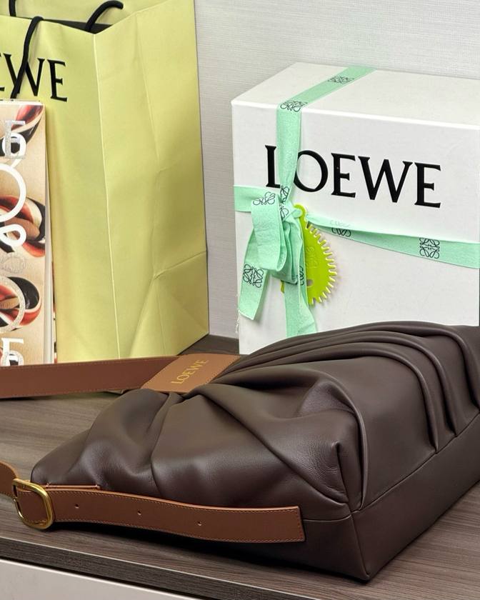 Loewe Draped 手袋 布朗尼深棕 / Dark Chestnut 實拍 5