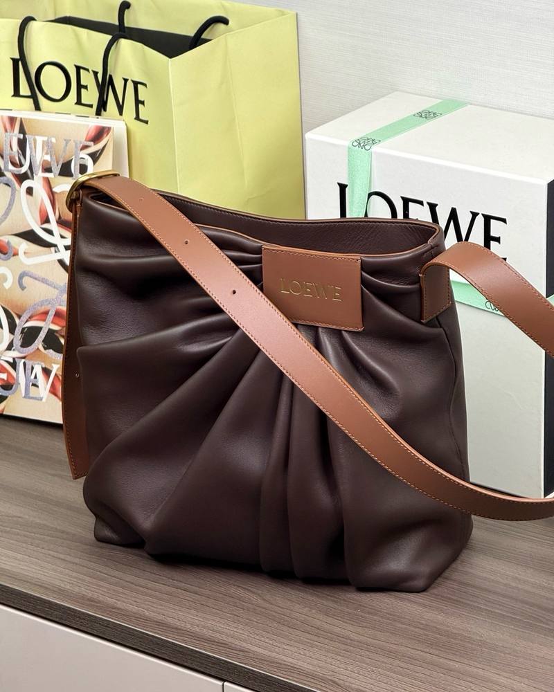 Loewe Draped 手袋 布朗尼深棕 / Dark Chestnut 實拍 7