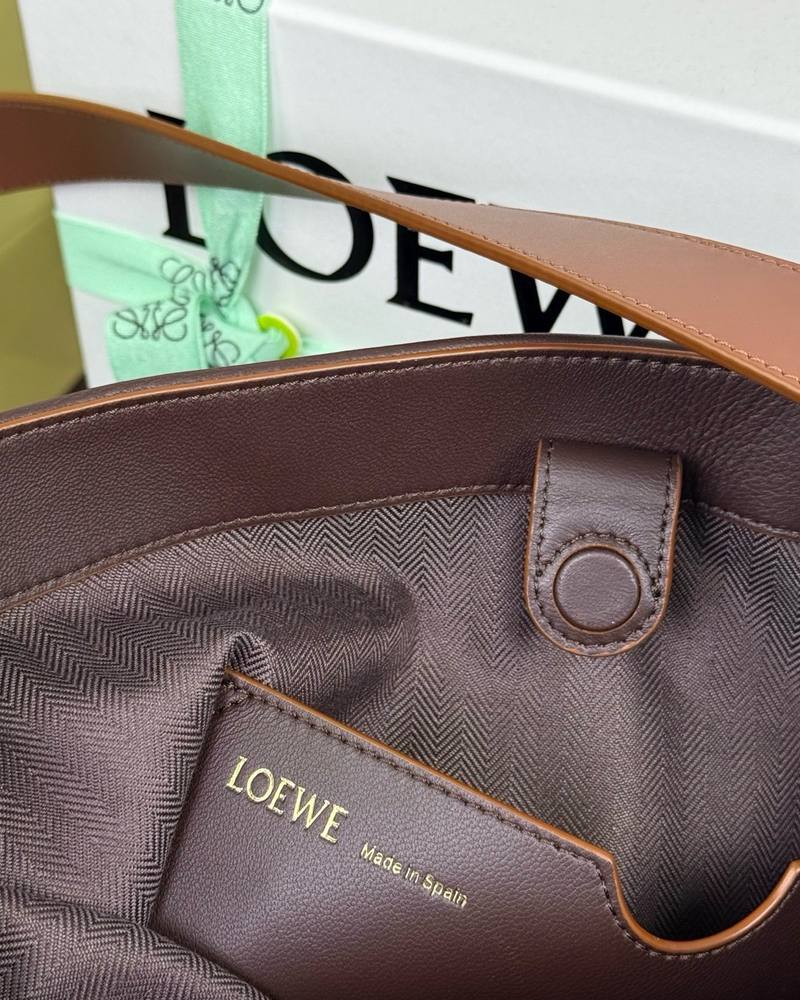 Loewe Draped 手袋 布朗尼深棕 / Dark Chestnut 實拍 9