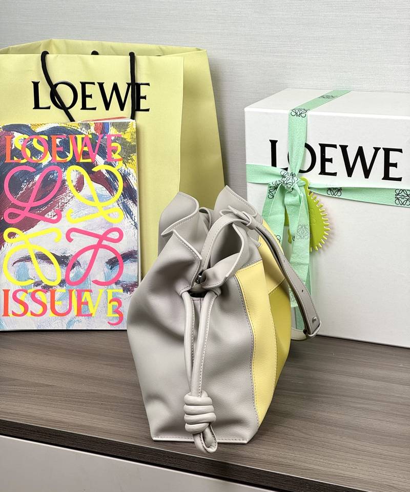 Loewe Flamenco 中號 淺灰 / Ash 實拍 3