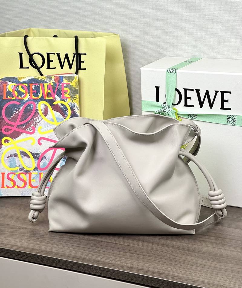 Loewe Flamenco 中號 淺灰 / Ash 實拍 4