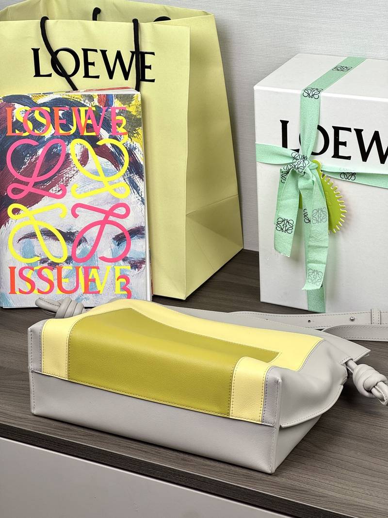 Loewe Flamenco 中號 淺灰 / Ash 實拍 5