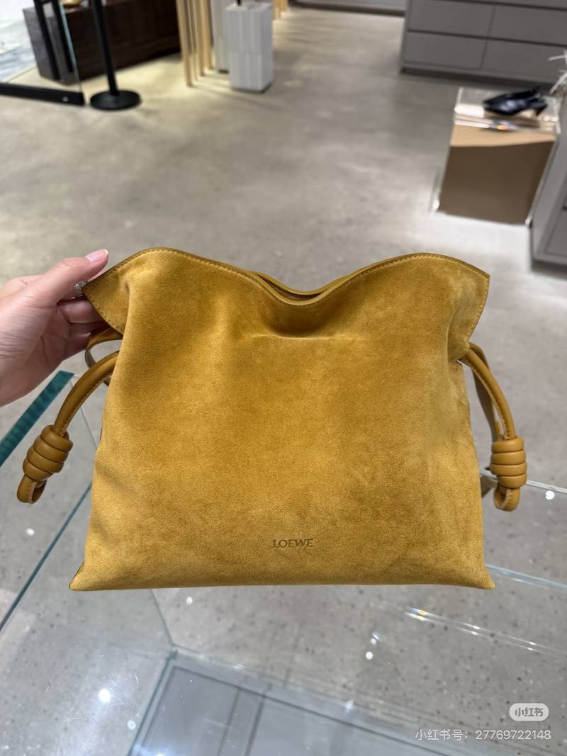Loewe Flamenco 中號 赭黃 / Ochre（絨面） 實拍 2