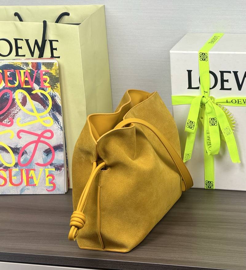 Loewe Flamenco 中號 赭黃 / Ochre（絨面） 實拍 3