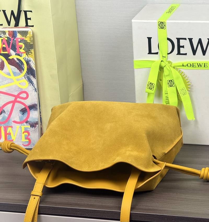 Loewe Flamenco 中號 赭黃 / Ochre（絨面） 實拍 5