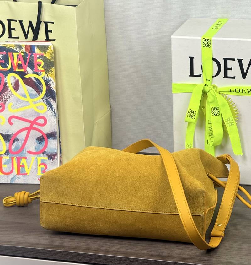 Loewe Flamenco 中號 赭黃 / Ochre（絨面） 實拍 6