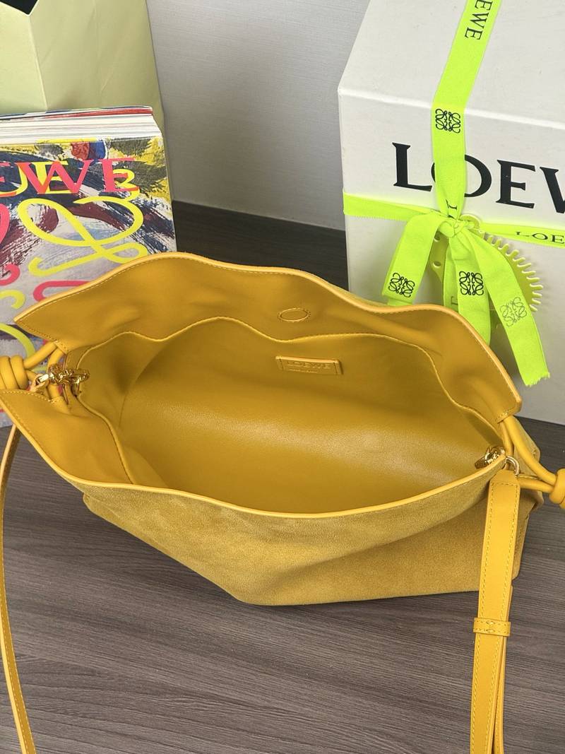 Loewe Flamenco 中號 赭黃 / Ochre（絨面） 實拍 8