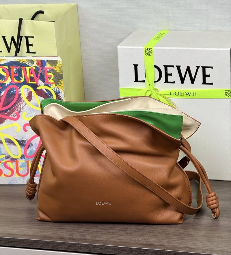 Loewe Flamenco 中號 焦糖棕 / Caramel（撞色綠內裡） 實拍 1
