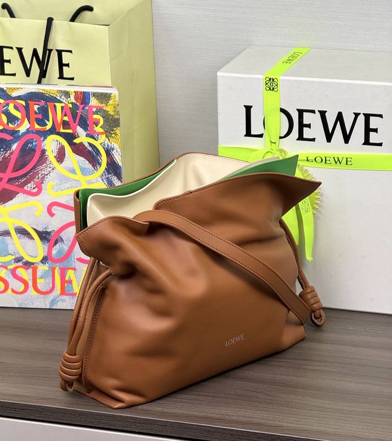 Loewe Flamenco 中號 焦糖棕 / Caramel（撞色綠內裡） 實拍 2