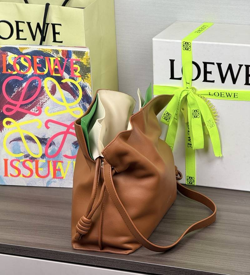 Loewe Flamenco 中號 焦糖棕 / Caramel（撞色綠內裡） 實拍 3