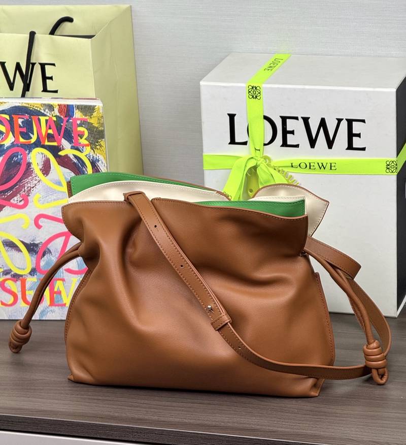 Loewe Flamenco 中號 焦糖棕 / Caramel（撞色綠內裡） 實拍 4
