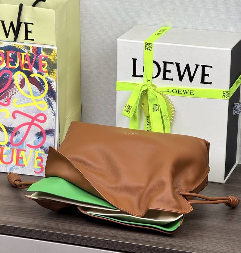 Loewe Flamenco 中號 焦糖棕 / Caramel（撞色綠內裡） 實拍 5