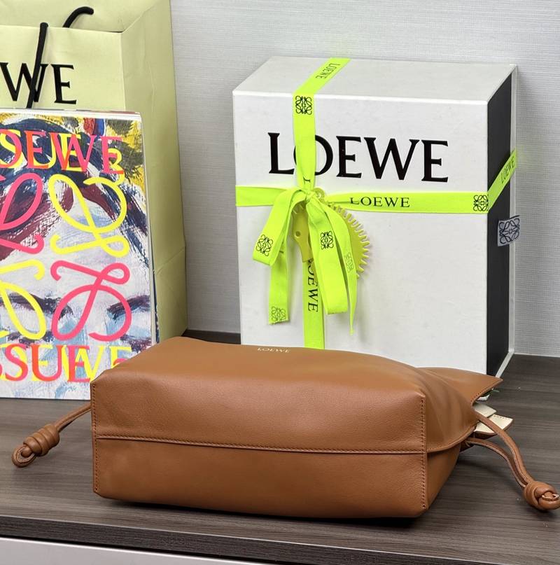 Loewe Flamenco 中號 焦糖棕 / Caramel（撞色綠內裡） 實拍 6