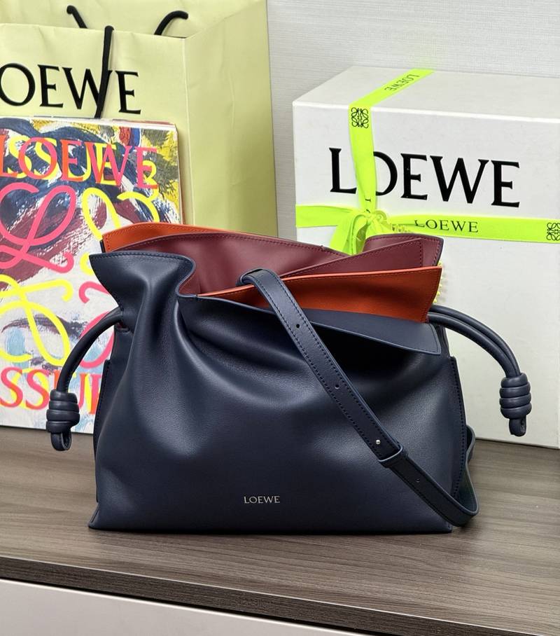 Loewe Flamenco 中號 深海軍藍 / Navy（撞色棕紅內裡） 實拍 1