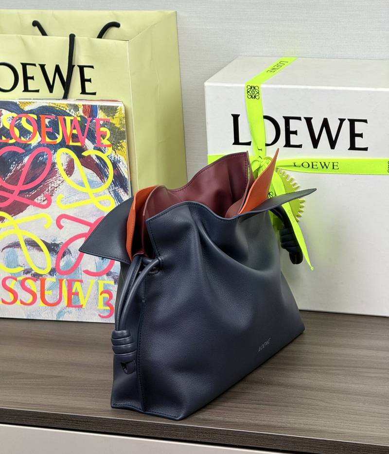 Loewe Flamenco 中號 深海軍藍 / Navy（撞色棕紅內裡） 實拍 2