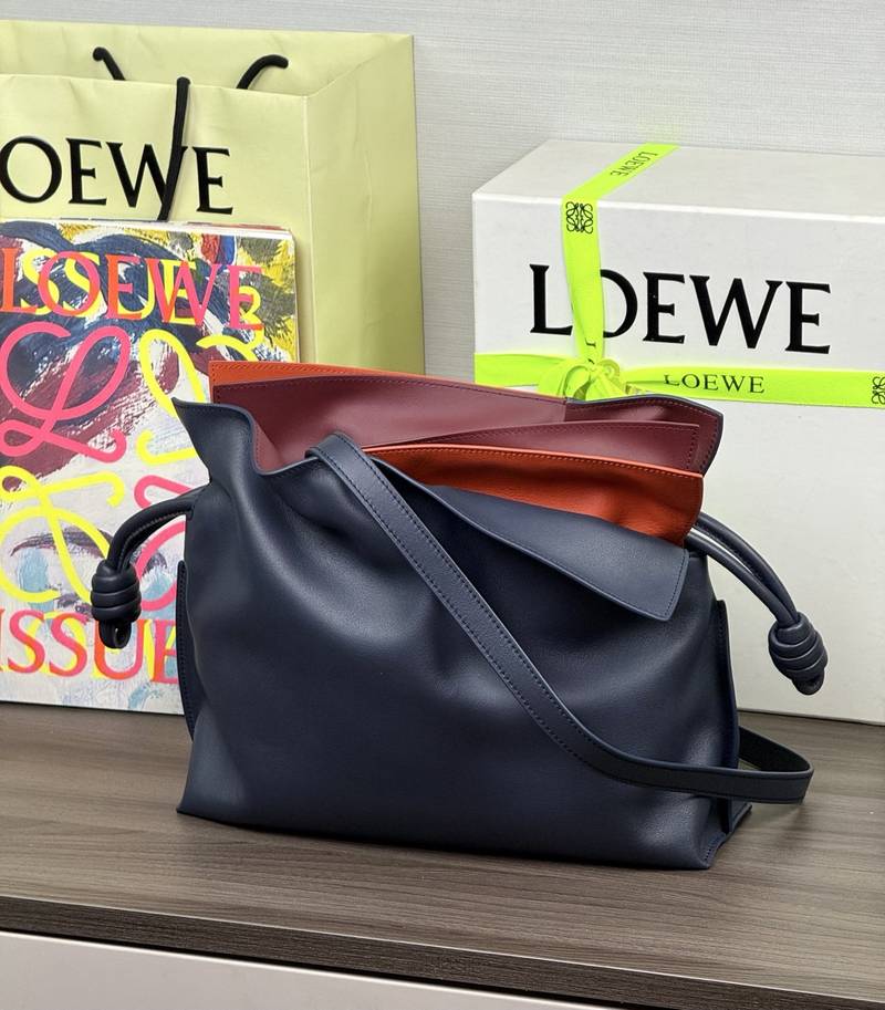 Loewe Flamenco 中號 深海軍藍 / Navy（撞色棕紅內裡） 實拍 3